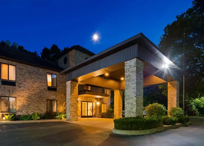 Luxury hotel only: Best Western Plaza Hotel Saugatuck