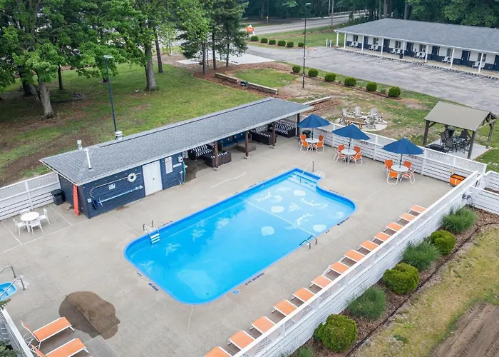 Resort: Starlite Resort